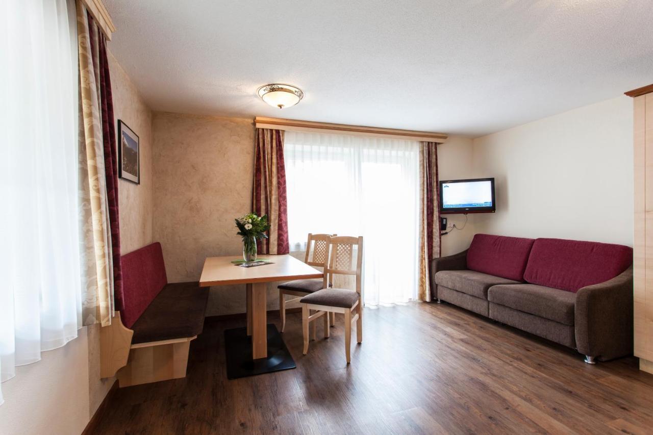 Alpenapart Ladis Ehemals Alpenapart Alexander Inklusive Sommer Bergbahnticket Room photo